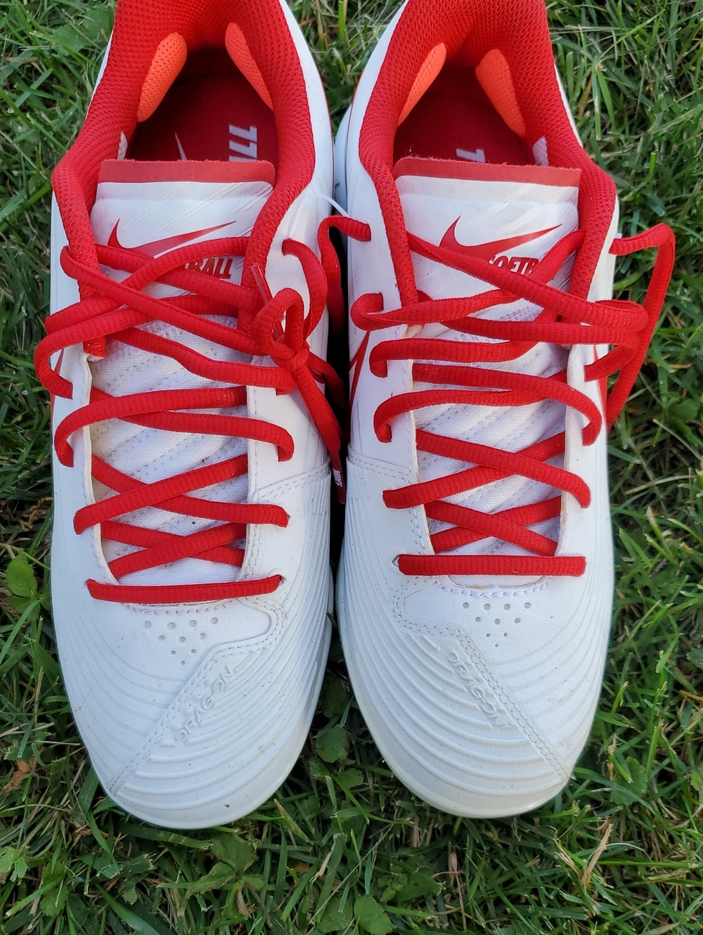 Nike White and Red Low-Top Training Sneakers